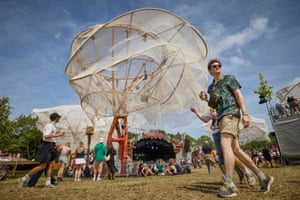 Giant ‘living canvasses’ shown at Glastonbury