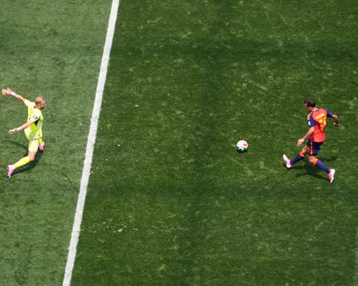 Mikel Oyarzabal at the double as Spain beat Austria and cruise into last 16