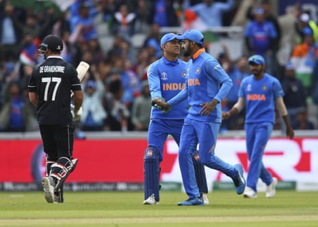 Dhoni celebrates after taking the catch to dismiss De Grandhomme.