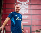 Sean Dyche diventa il nuovo allenatore del Nottingham Forest: una scelta pragmatica per stabilizzare la squadra