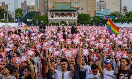 A huge crowd participates in a rally in Taipei before the forthcoming referendum on gay rights