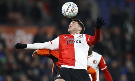 Santiago Giménez of Feyenoord beats Brian Plat of FC Volendam in the air