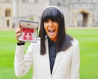 Claudia Winkleman riceve l'MBE dal re Carlo: un riconoscimento per la sua carriera televisiva