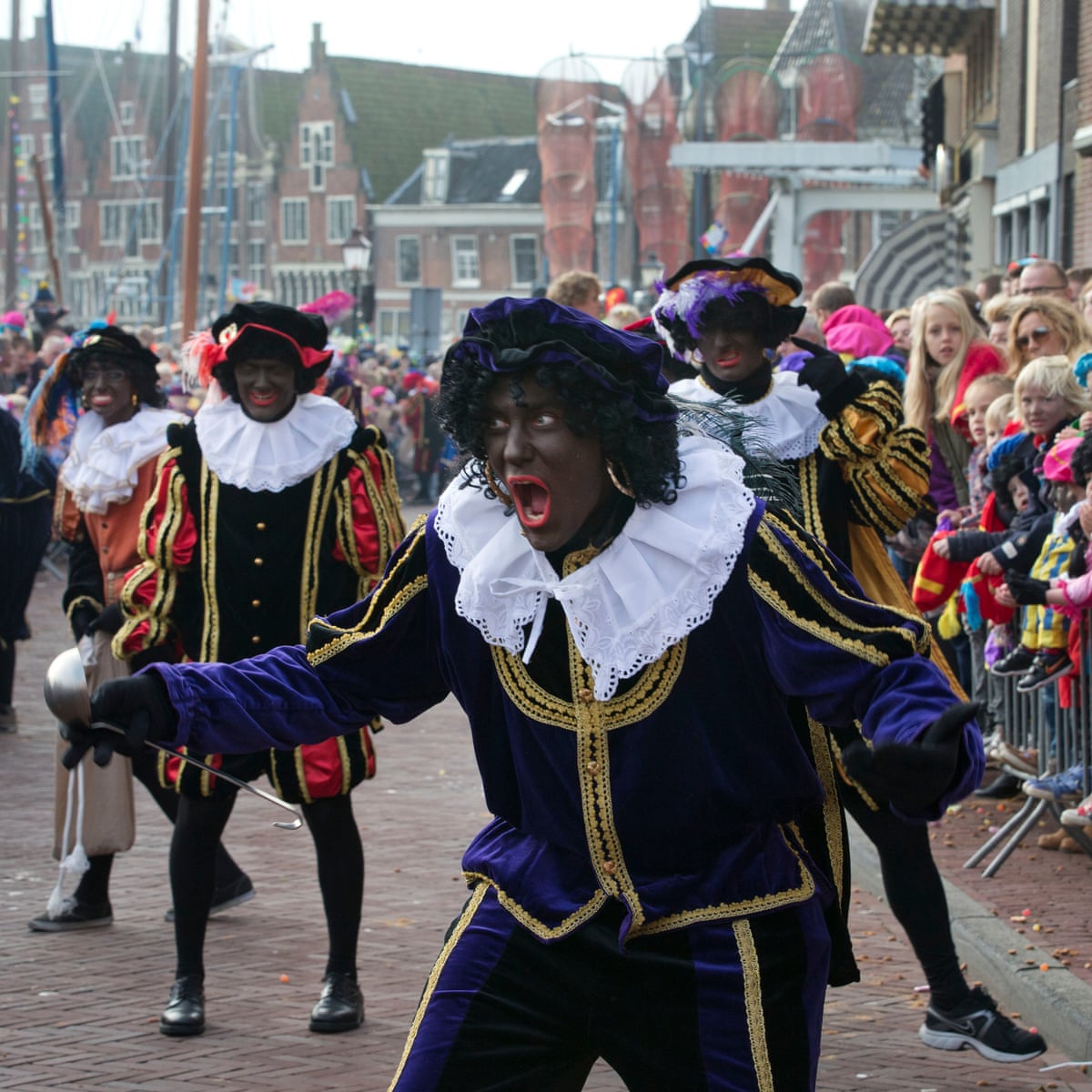 Verwonderend Dutch Saint Nicholas parade to replace blackface with 'sooty faces OR-96