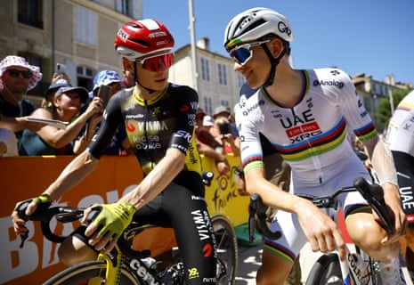 During stage 13, all eyes will be on the yellow jersey leader Tadej Pogačar (R) and second placed Jonas Vingegaard (L).