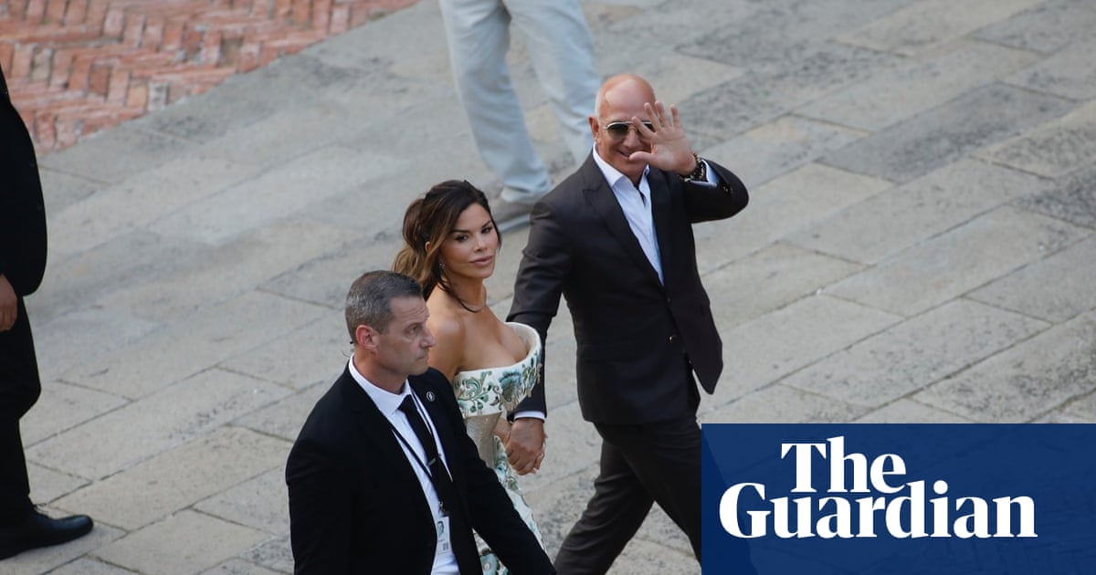 Lorde at Glastonbury and Jeff Bezos's wedding: photos of the day Friday