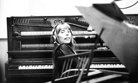 Mitchell in LA, 1967, recording her first album, Song To A Seagull