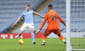 Sanchez saves well from De Bruyne.