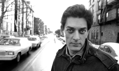 Paul Auster Portrait SessionNEW YORK, UNITED STATES - JANUARY 08. A portrait of American writer Paul Auster on January 8,1988 at home in Brooklyn,New York. (Photo by Ulf Andersen/Getty Images)