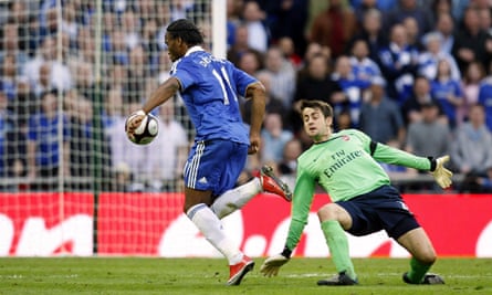 Didier Drogba goes past Lukasz Fabianski on his way to scoring for Chelsea against Arsenal in their 2009 FA Cup semi-final at Wembley