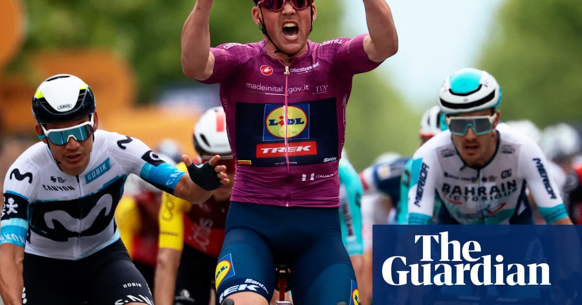 Mads Pedersen reclaims Giro d'Italia pink jersey with stage three sprint win