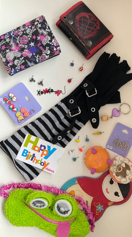 Assorted purses and earrings, and a pair of striped fingerless gloves
