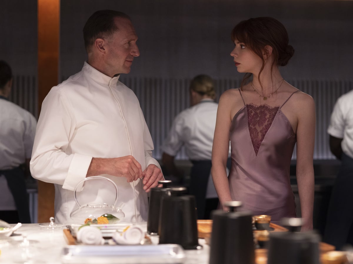 The Menu review – Ralph Fiennes celeb-chef horror comedy cooks up nasty surprise | Movies | The Guardian