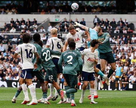 Goalkeeper Jordan Pickford of Everton punches the ball clear during the English Premier League match between Tottenham Hotspur and Everton,