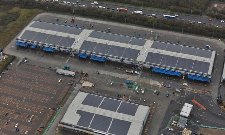 The 1.73MW array of solar panels installed by the London Borough of Hounslow generate half Western International Market’s electricity demand. 