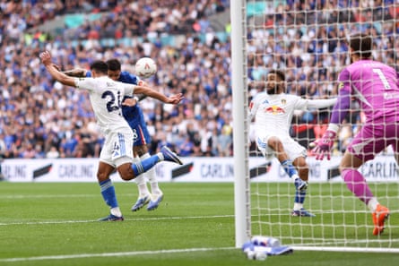 Enzo Fernández scores Chelsea’s winning goal against Leeds in the FA Cup semi-final.