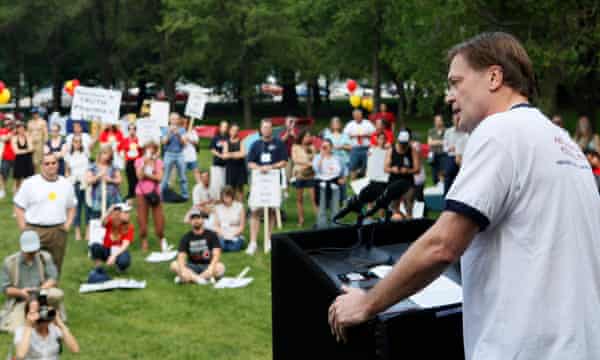 Andrew Wakefield en mai 2010, s'adressant au rassemblement américain pour les droits personnels à Chicago.