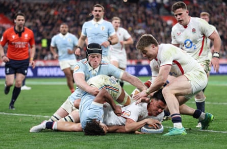 Marcus Smith dives over to score England’s sixth try against France
