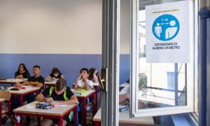 Une classe d'adolescents de retour à l'école à Turin, Italie