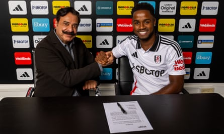 Ryan Sessegnon signs for Fulham Football Club, with owner Shahid Khan in Jul 2024.
