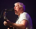 The Mary Wallopers konser incelemesi: Gürültülü halk müziği eşliğinde havada uçuşan bacaklar ve bira bardakları