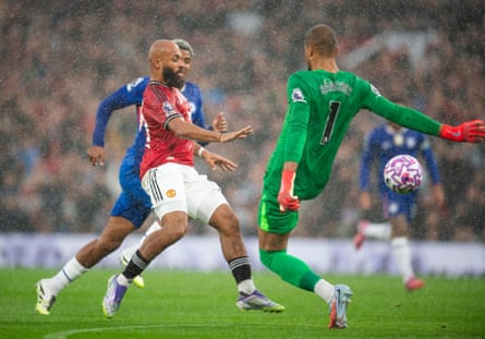 Robert Sánchez fouls Bryan Mbeumo, resulting in the Chelsea goalkeeper being sent off.