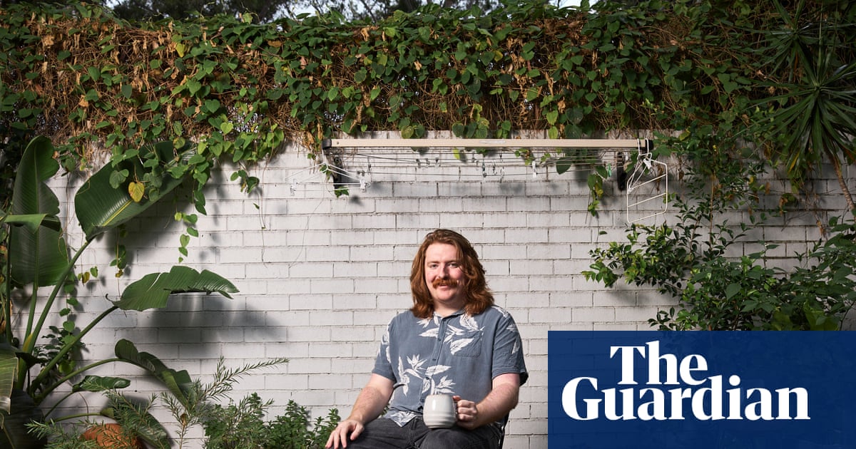 As record numbers leave New Zealand, why are most people choosing Australia?