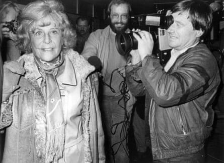 Leni Riefenstahl arriving at court during her action against Gladitz in November 1984.