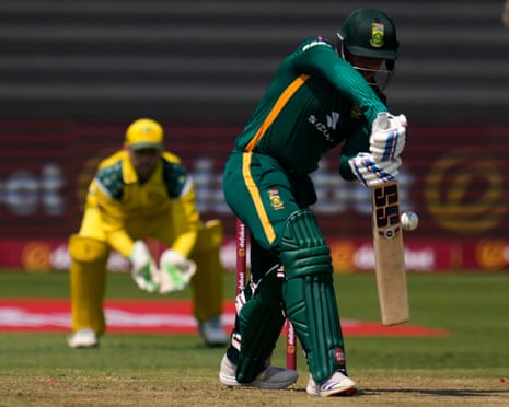 Quinton de Kock edges behind off Nathan Ellis