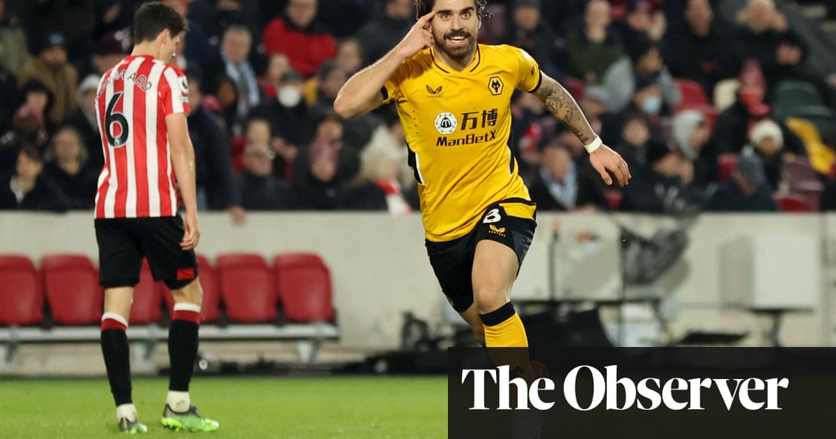 Wolves flying high as Rúben Neves seals win at Brentford after long drone delay