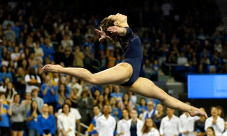 A ginasta americana Katelyn Ohashi, uma das muitas convidadas do motivador podcast Habits and Hustle.