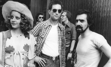 Black and white photo of Jodie Foster, Robert De Niro and Martin Scorsese on the set of Taxi Driver
