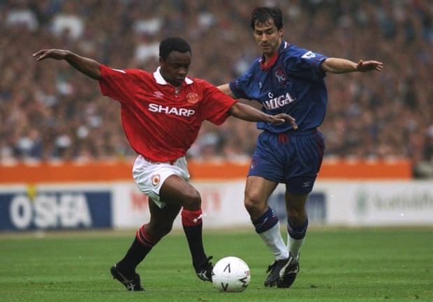 Gavin Peacock playing for Chelsea against Manchester United in the FA Cup final in 1994.