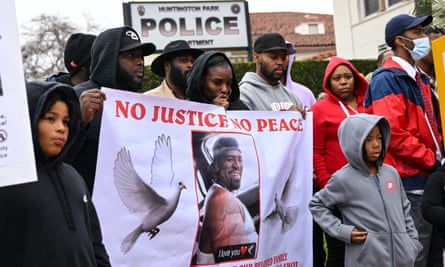 Family and friends of Anthony Lowe hold a news conference to demand an investigation into his death.