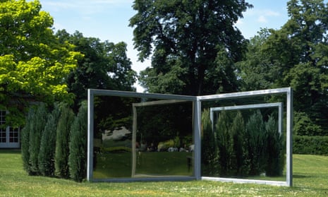 Two-Way Mirror and Hedge Labyrinth, 1989
