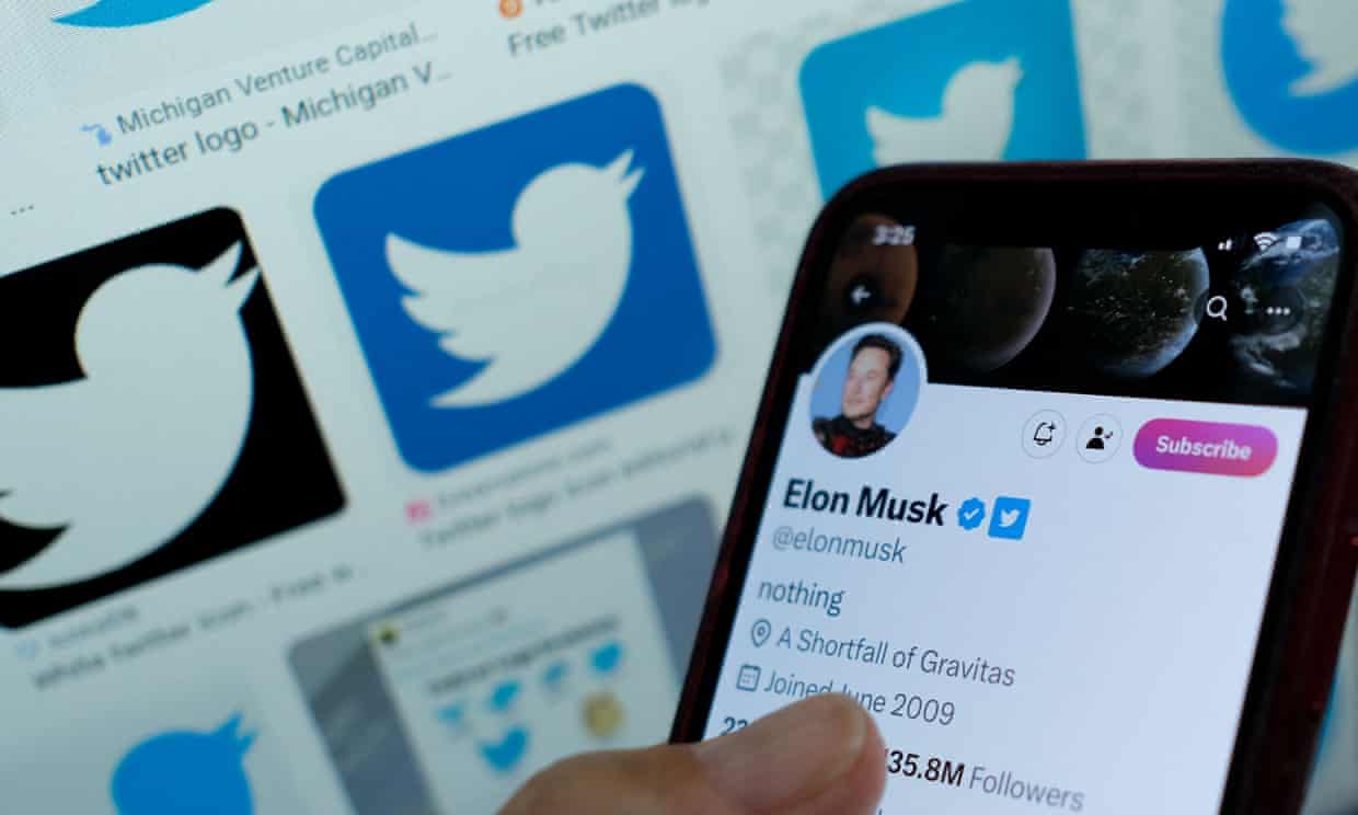 Elon Musk pays for Stephen King and LeBron James to keep Twitter blue ticks (theguardian.com)