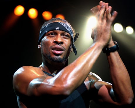 D’Angelo performing at Brixton Academy in 2000.