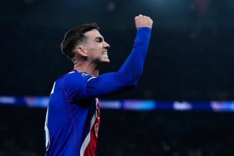 Fabian Ruiz clenches his fist and shouts, celebrating a fourth goal for PSG