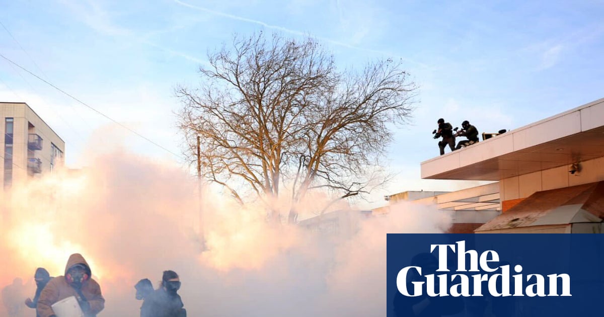 Portland mayor demands ICE leave city after federal agents teargas protesters