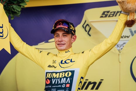 Jonas Vingegaard (Jumbo-Visma) is in the yellow jersey as he seeksd his second consecutive Tour de France win.