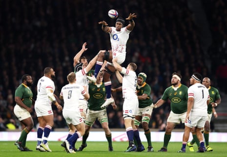 Maro Itoje wins a line out.