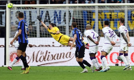 Niccolo Barella se acerca al Inter de Milán contra la Fiorentina.