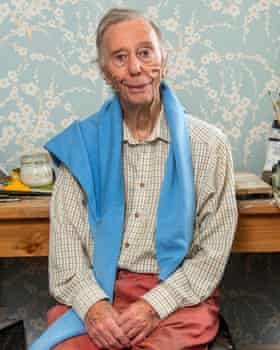A new start after 60: ‘I started sketching at 72 – and graduated with a fine art degree at 96’ | Life and style A new start after 60: ‘I started sketching at 72 – and graduated with a fine art degree at 96’ | Life and style
