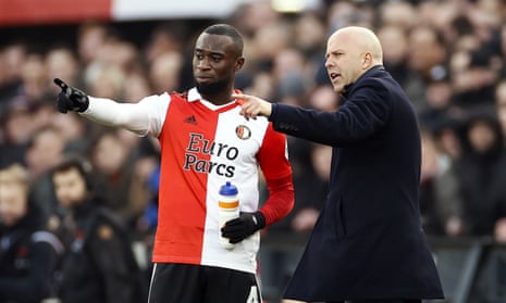 Arne Slot (right) has taken Feyenoord to the top of the Eredivisie