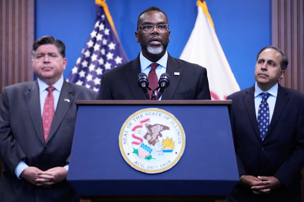 Tropas de la Guardia Nacional llegan a Elwood, cerca de Chicago.