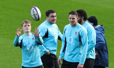 Fin Smith catches the ball