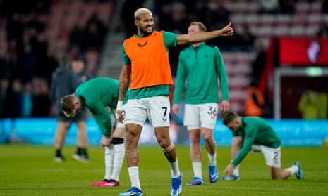 Joelinton warms up ahead of kick-off.