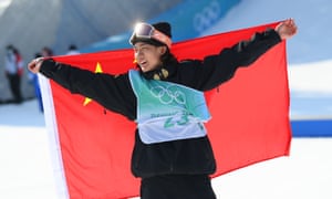Su Yiming revels in his gold medal.