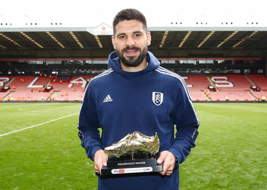 Aleksandar Mitrovic of Fulham poses with his Golden Boot.