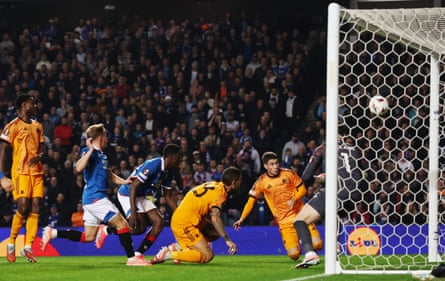 Matías Soulé gives Roma a 13th minute lead.